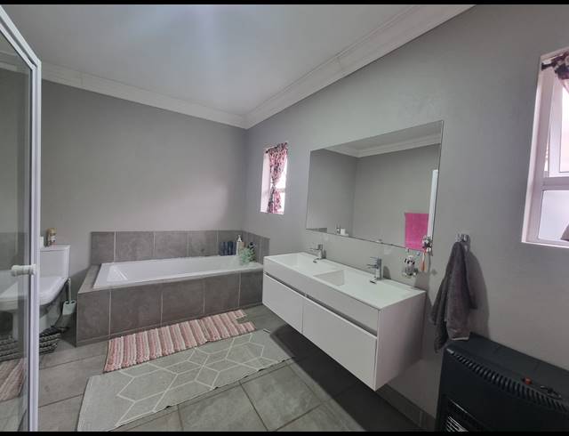 3 BEDROOM TOWNHOUSE FOR SALE IN ARCON PARK
